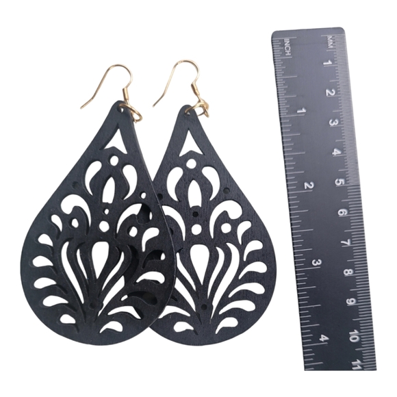 Vintage Water Drop Flower Design Black Wood Earrings. - Picture 3 of 4